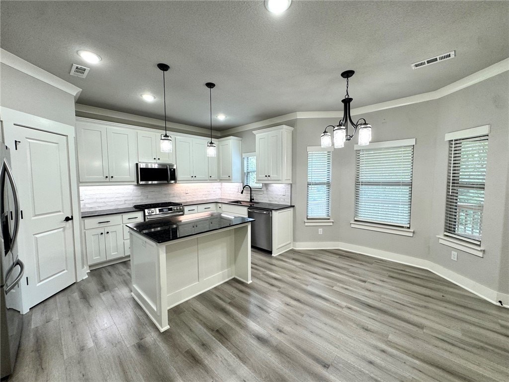 16 Renfrew Ln - Photo 4 of 14