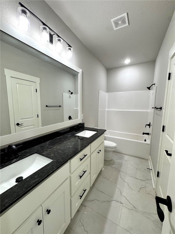 16 Renfrew Ln - Photo 7 of 14