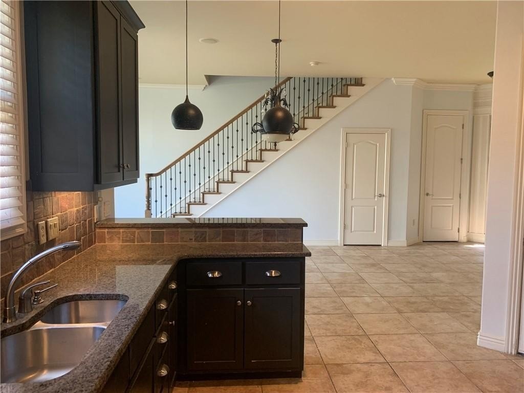 2641 S Everest Ave - Photo 4 of 11