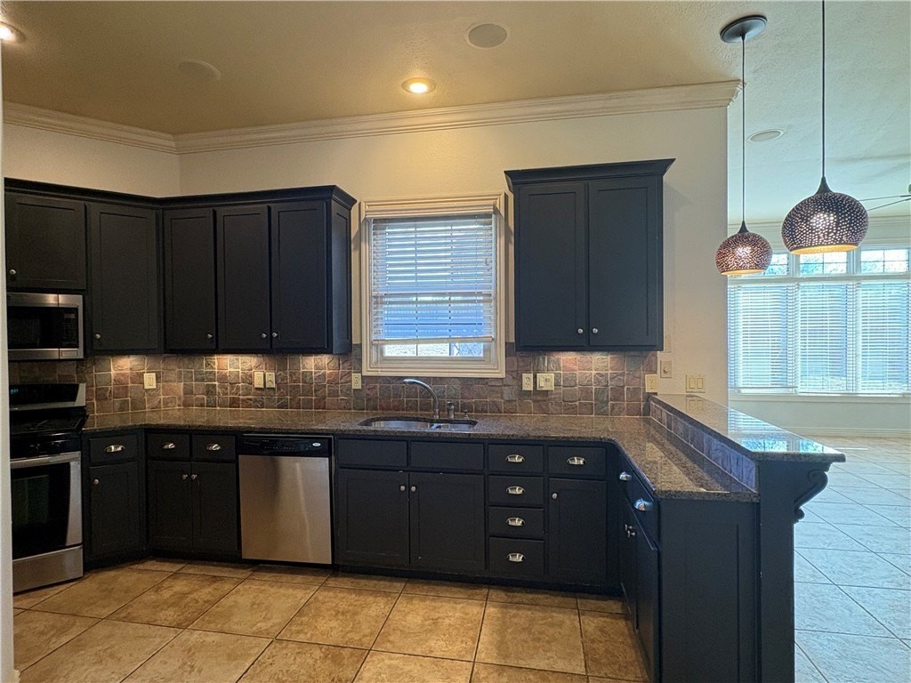 2641 S Everest Ave - Photo 5 of 11