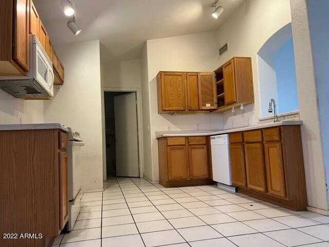 16038 W Maricopa St - Photo 5 of 31