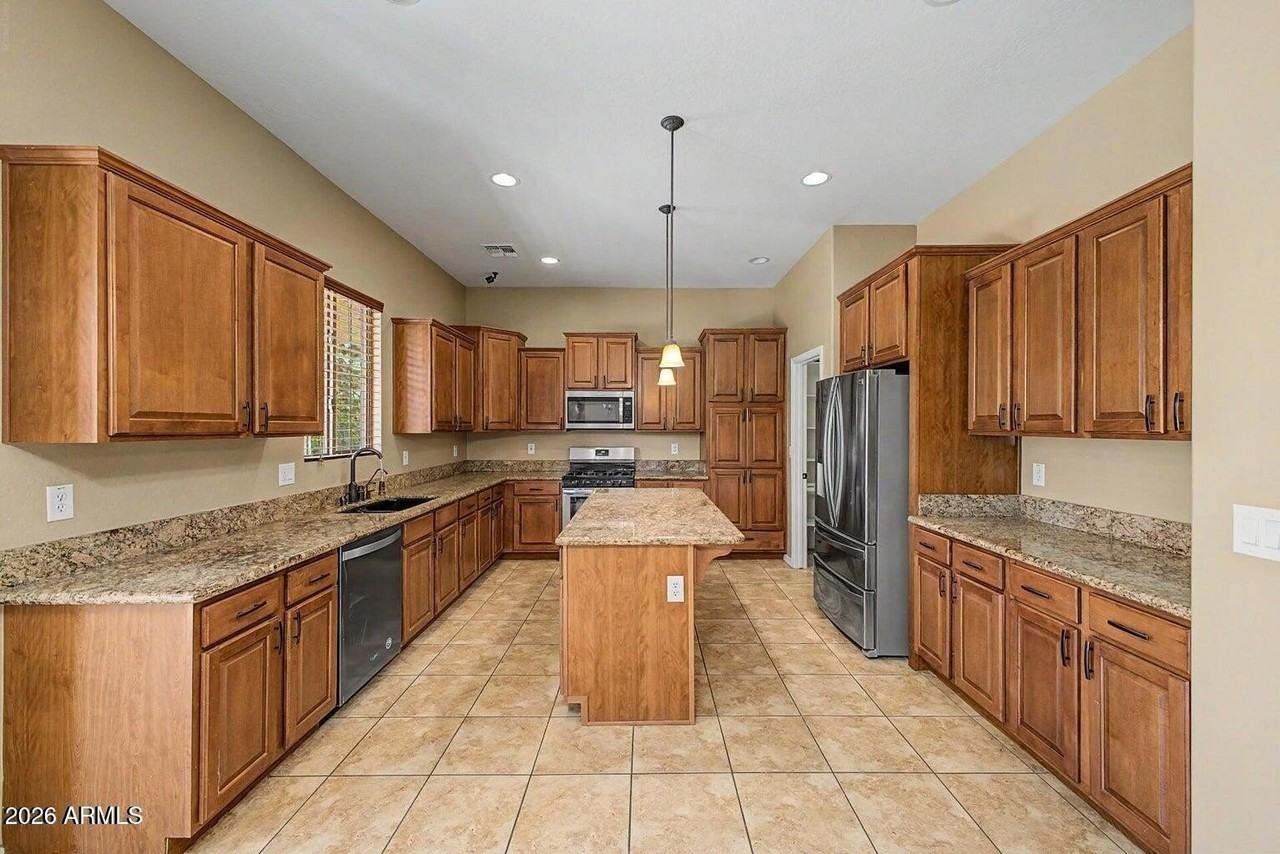 16758 W Apache St - Photo 4 of 27