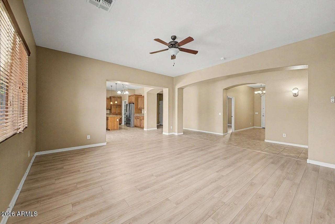 16758 W Apache St - Photo 6 of 27