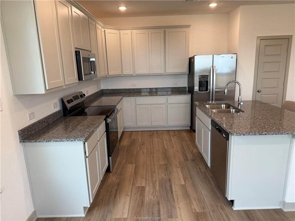 2211 Amber Ct - Photo 2 of 21