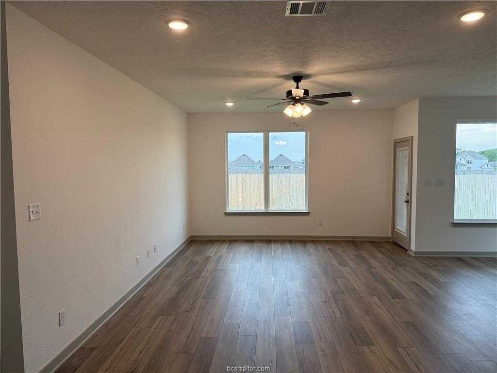 2211 Amber Ct - Photo 3 of 21