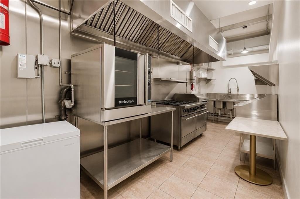 1077 Brighton Beach Ave - Photo 4 of 18
