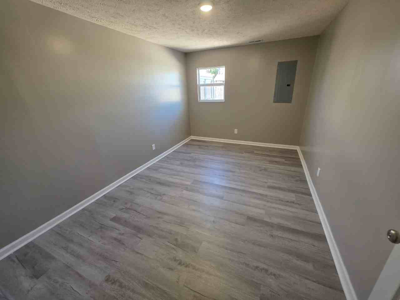 460 E Walnut St #1 - Photo 5 of 6