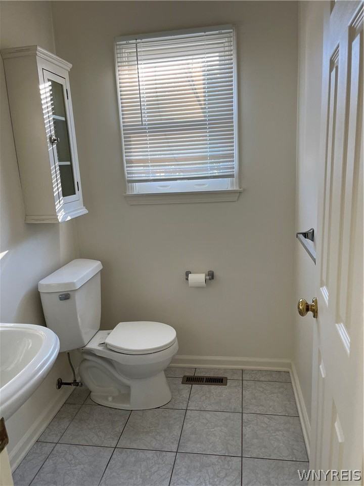 128 Harding Rd - Photo 4 of 15