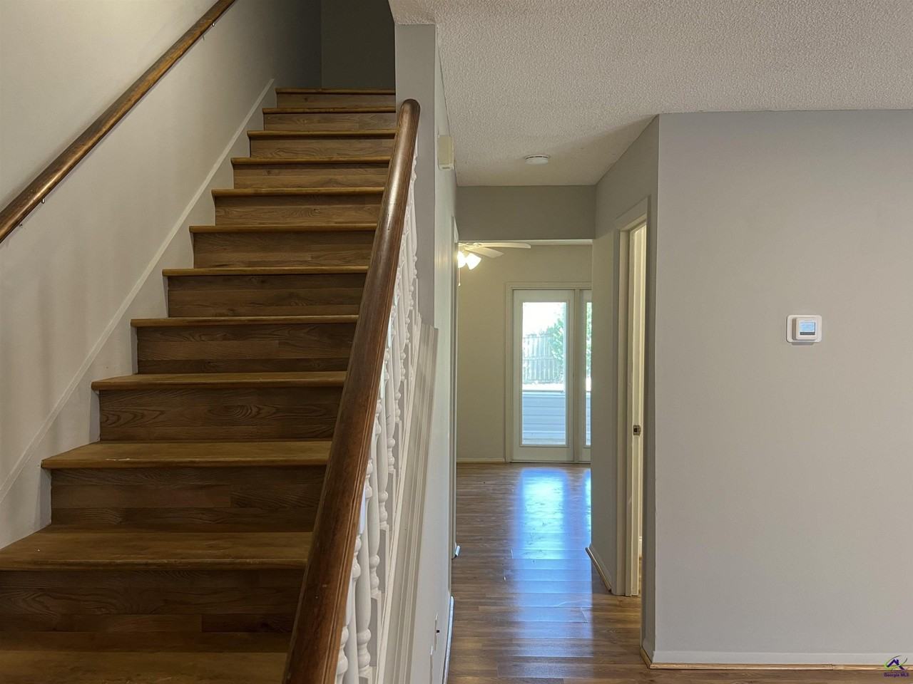 620 Maplewood Dr - Photo 4 of 25