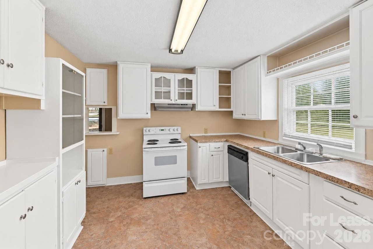 133 Proctor St - Photo 2 of 21