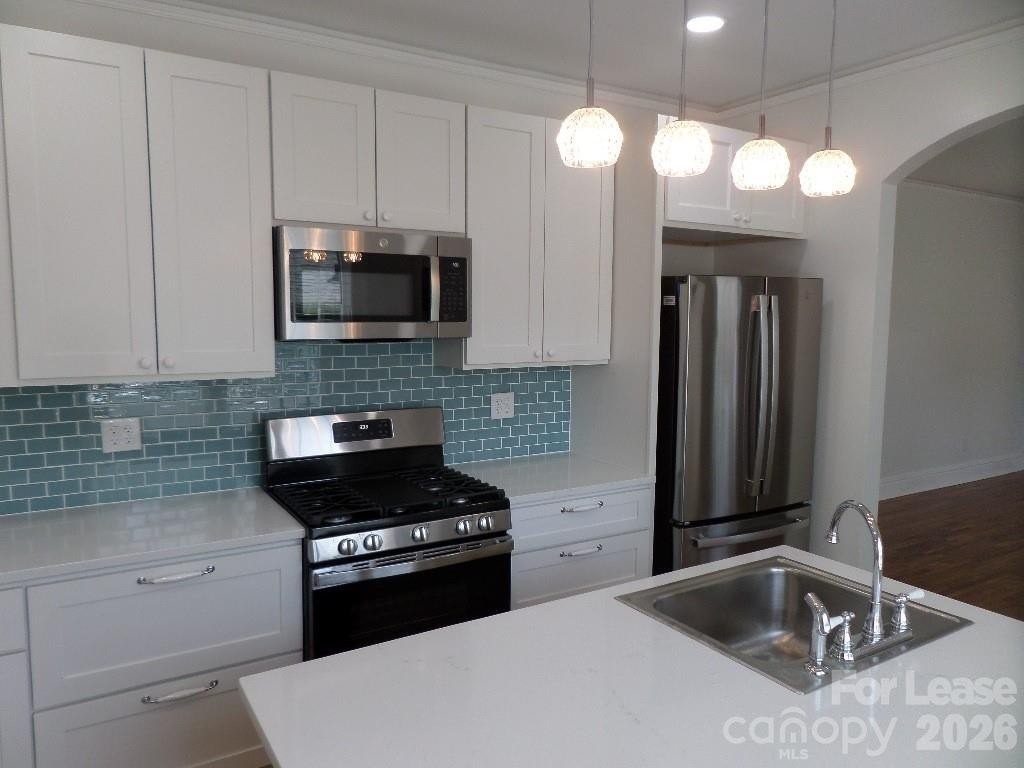 421 Rensselaer Ave - Photo 2 of 14