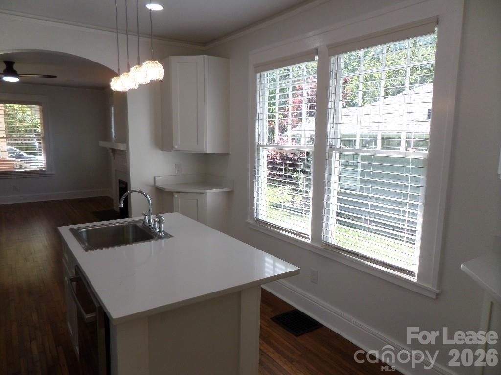 421 Rensselaer Ave - Photo 3 of 14