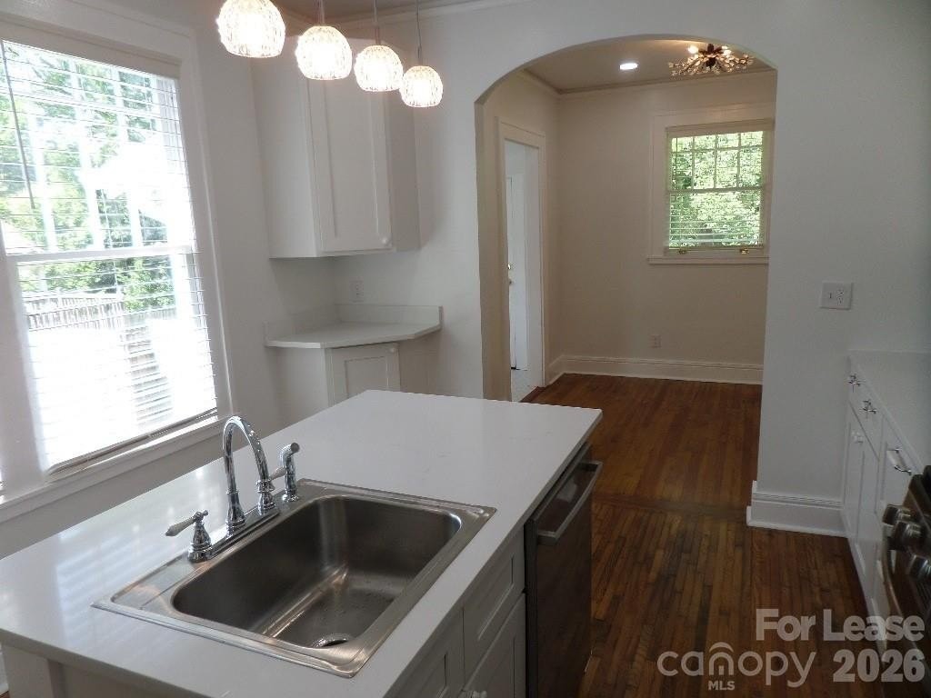421 Rensselaer Ave - Photo 7 of 14