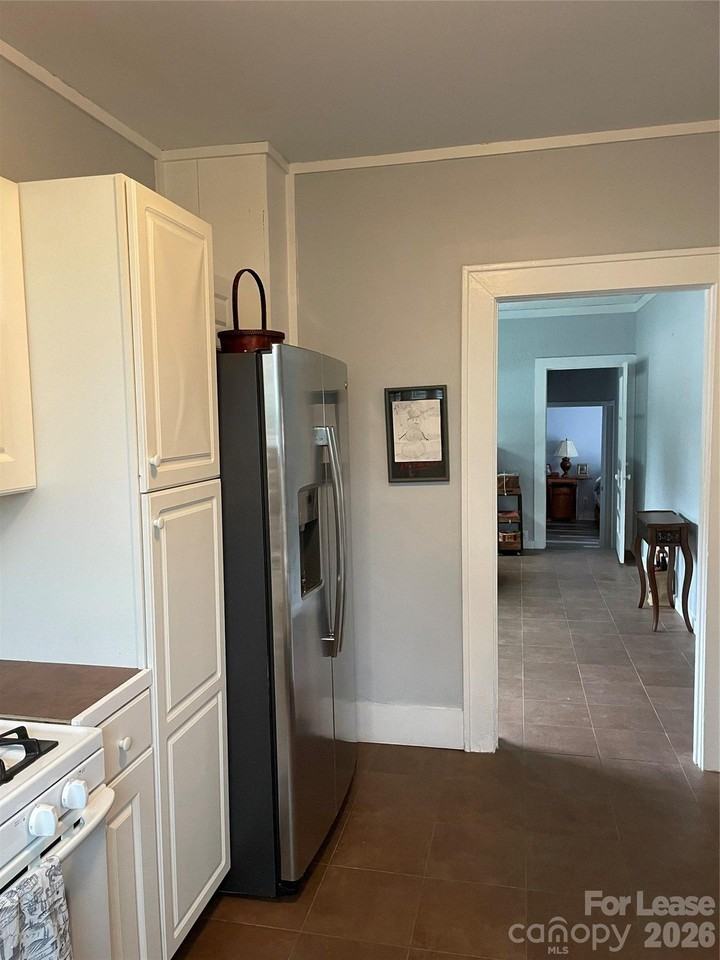 409 N Main St - Photo 6 of 13
