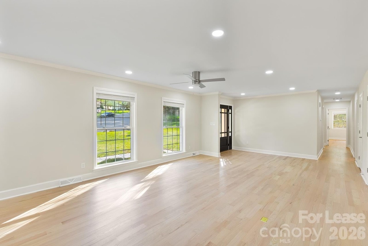 100 Chadmore Dr - Photo 2 of 28