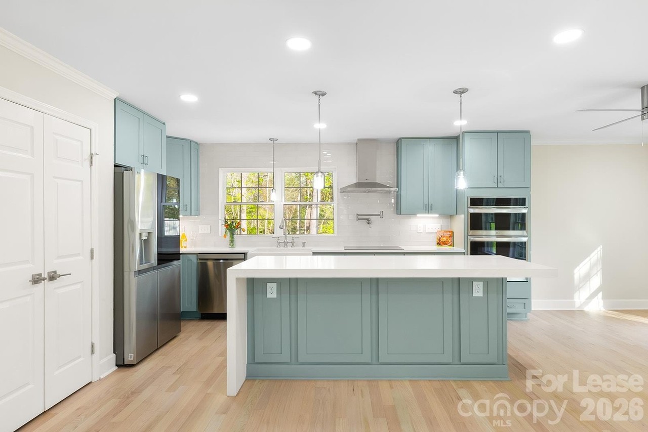 100 Chadmore Dr - Photo 4 of 28