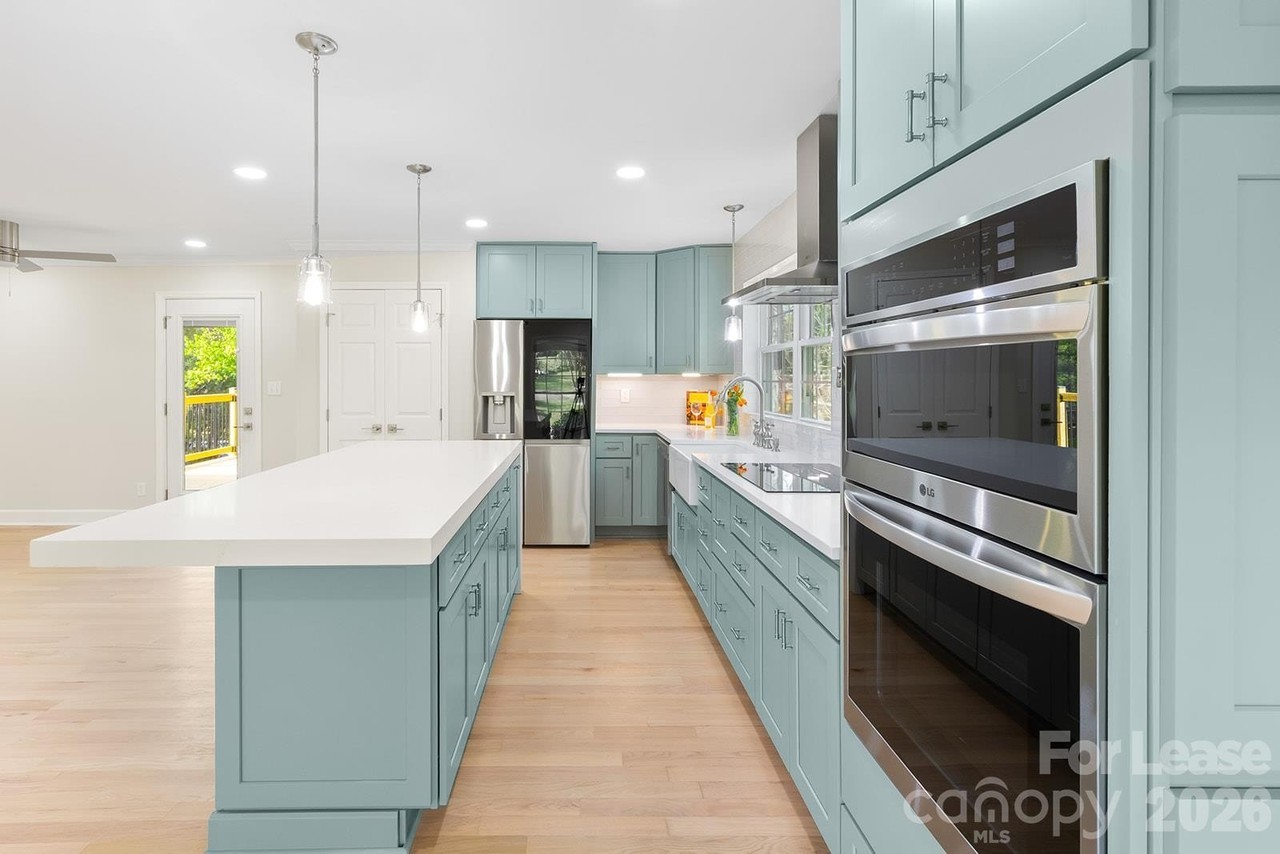 100 Chadmore Dr - Photo 5 of 28