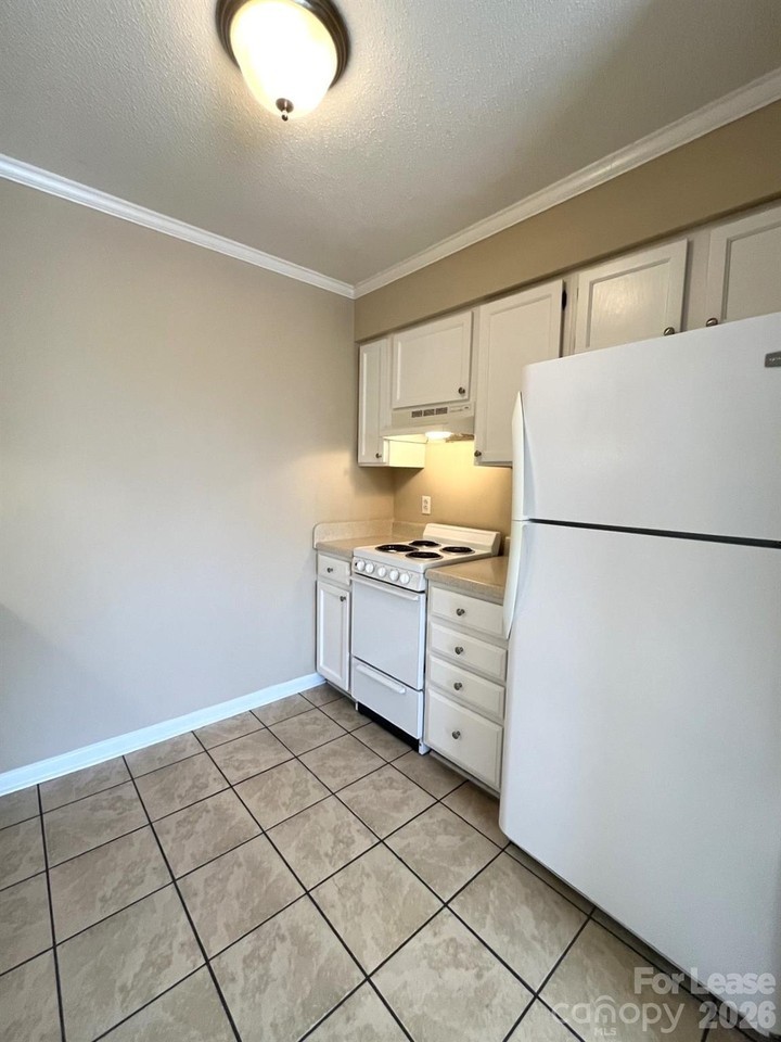 6144 Heath Ridge Ct #D - Photo 7 of 14