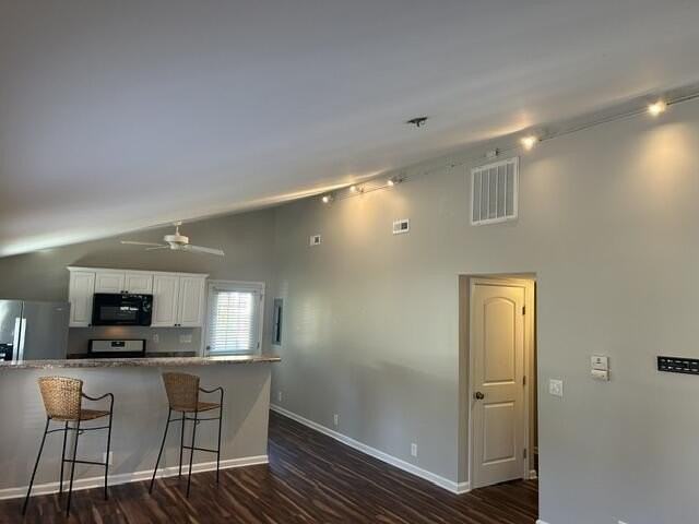605 W 5th North St #B - Photo 4 of 6