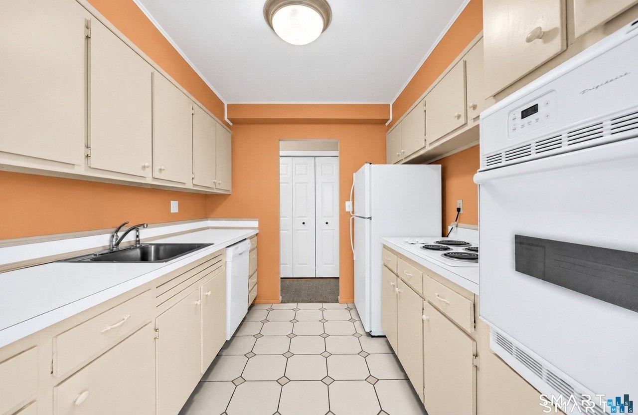 893 Farmington Ave #1C - Photo 7 of 27