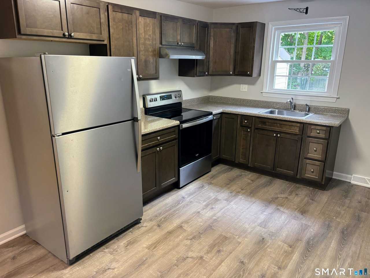 8 Canterbury Ln #1 - Photo 3 of 15