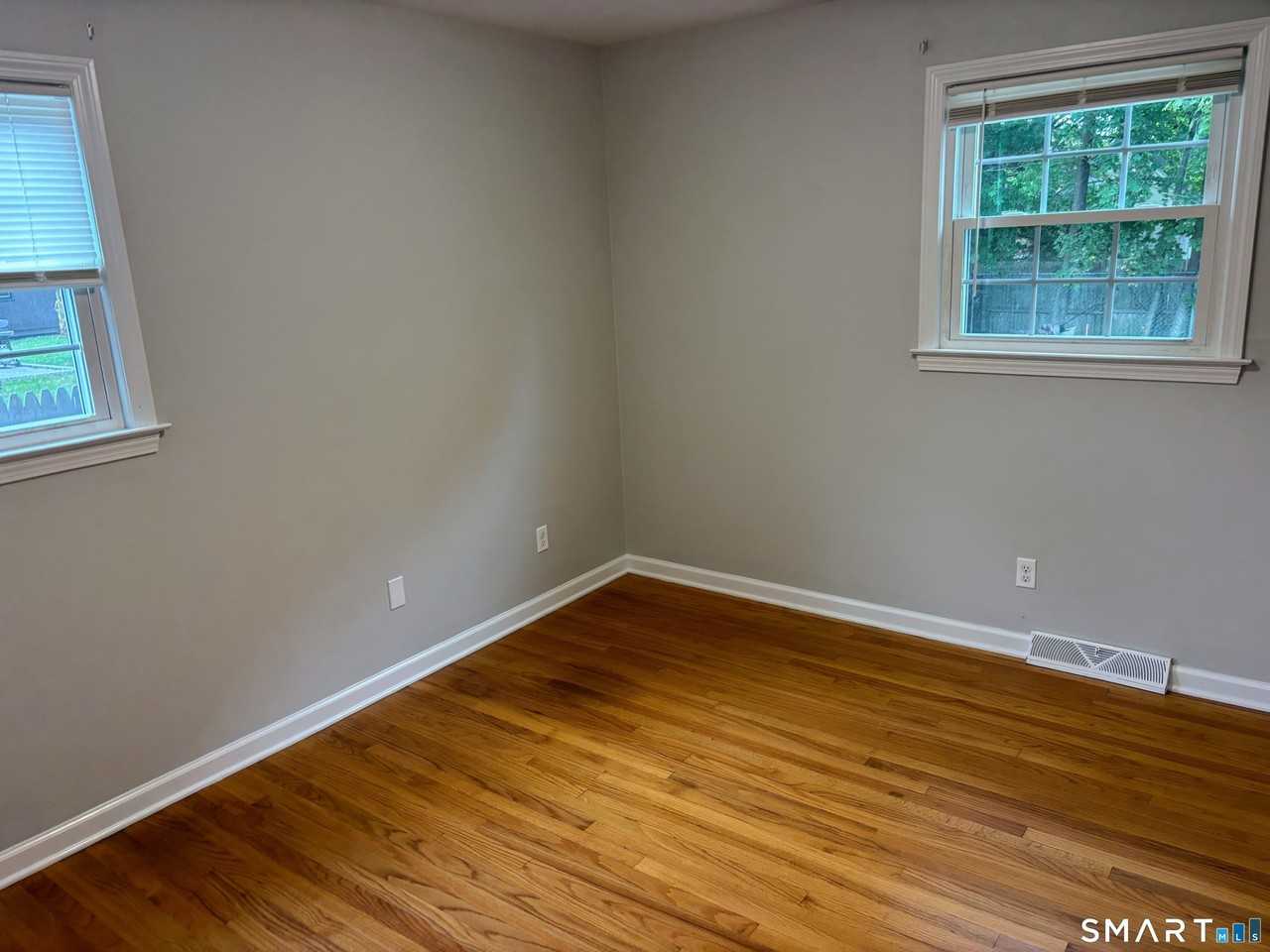 8 Canterbury Ln #1 - Photo 7 of 15