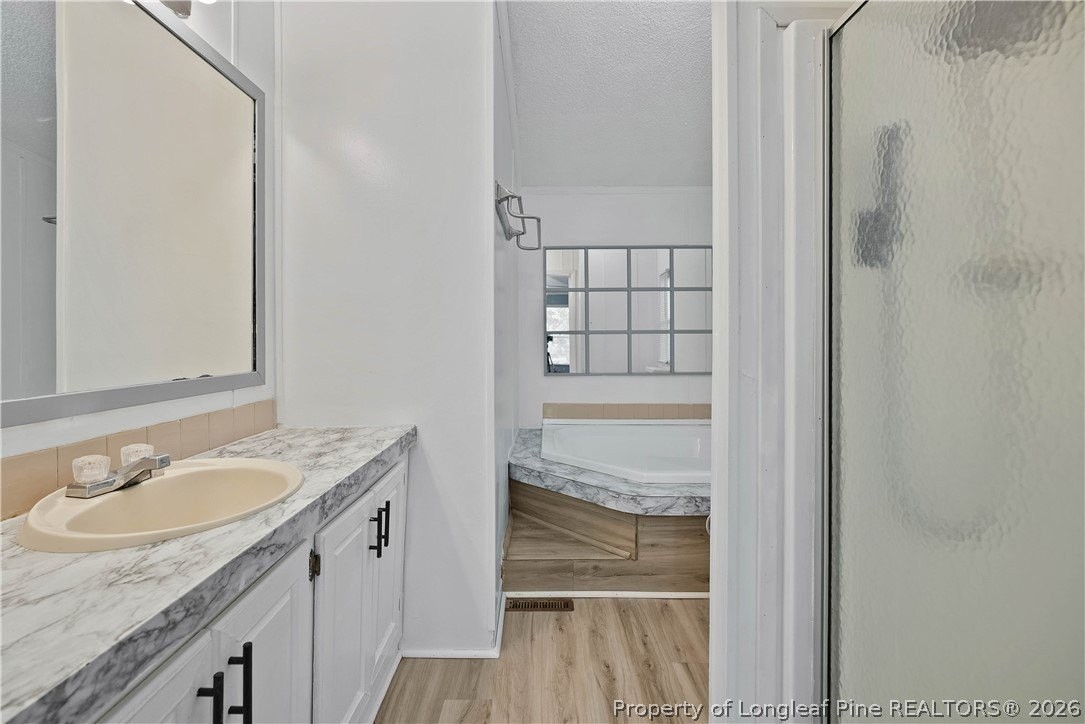 502 Inverary Dr - Photo 5 of 18