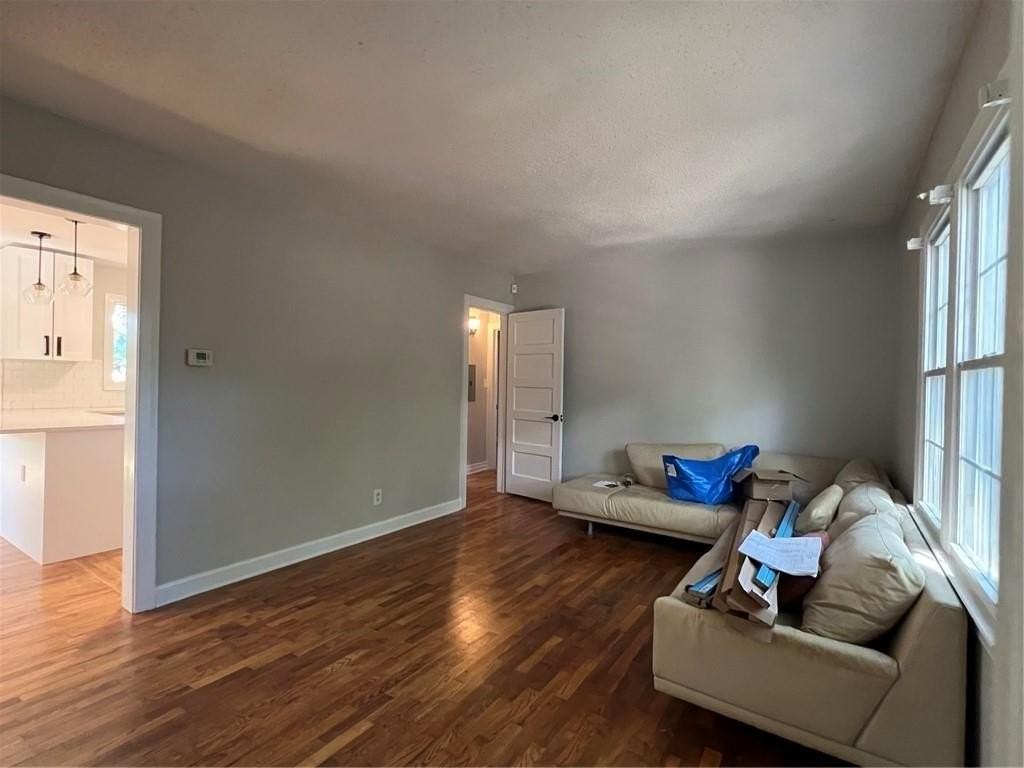515 Glenwood Pl Se - Photo 4 of 18