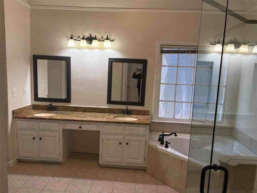 435 Eastbourne Way - Photo 4 of 16