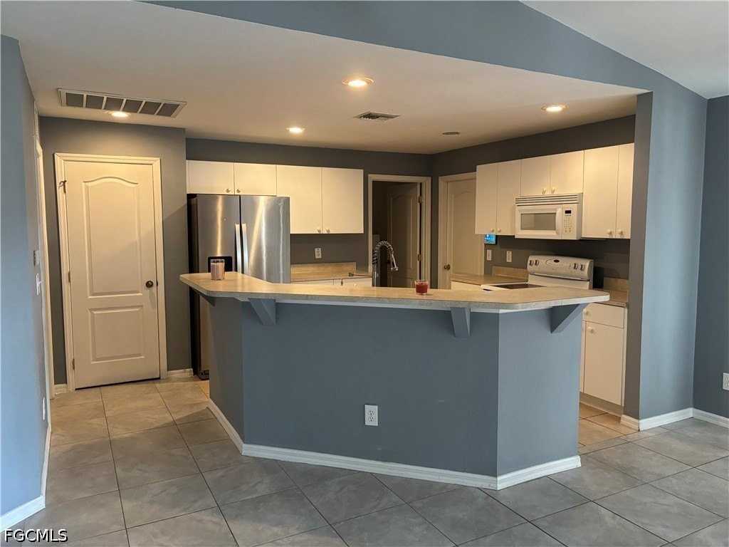 2514 56th St W - Photo 2 of 10