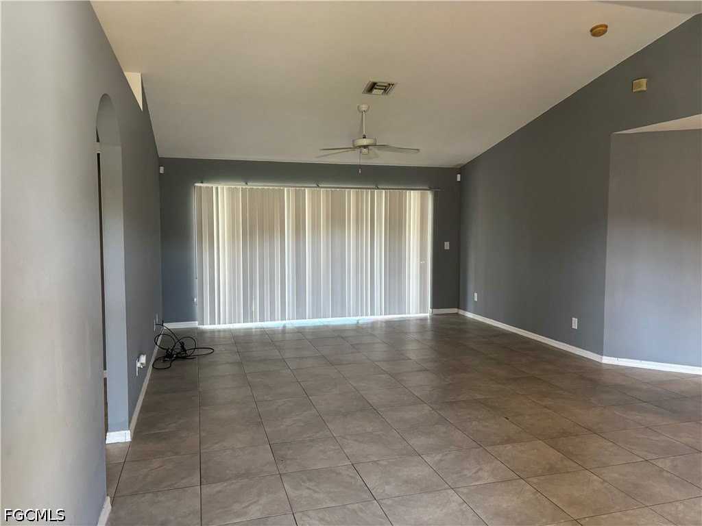 2514 56th St W - Photo 5 of 10