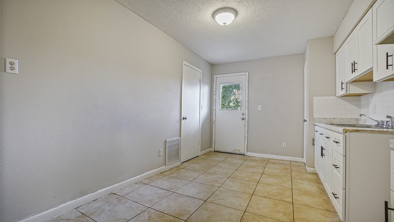 6750 Ne 7th St #1 - Photo 2 of 34