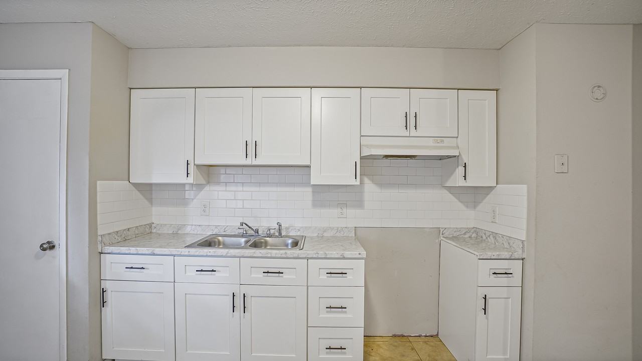 6750 Ne 7th St #1 - Photo 5 of 34