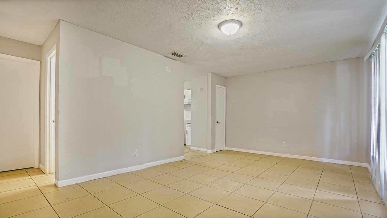 6750 Ne 7th St #1 - Photo 6 of 34