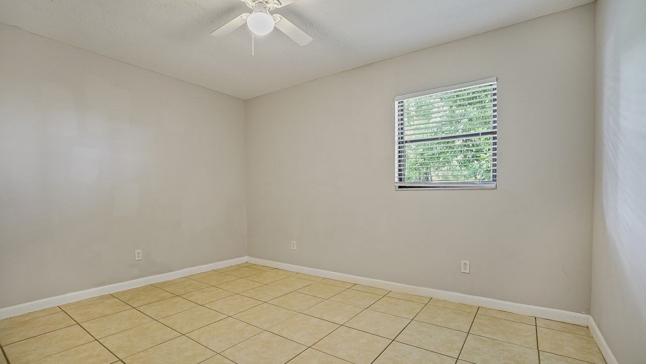 6750 Ne 7th St #1 - Photo 7 of 34
