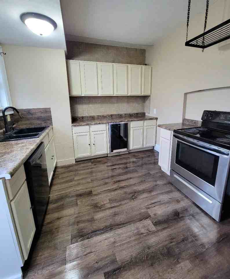 1024 S 4th Ave #1 - Photo 2 of 19