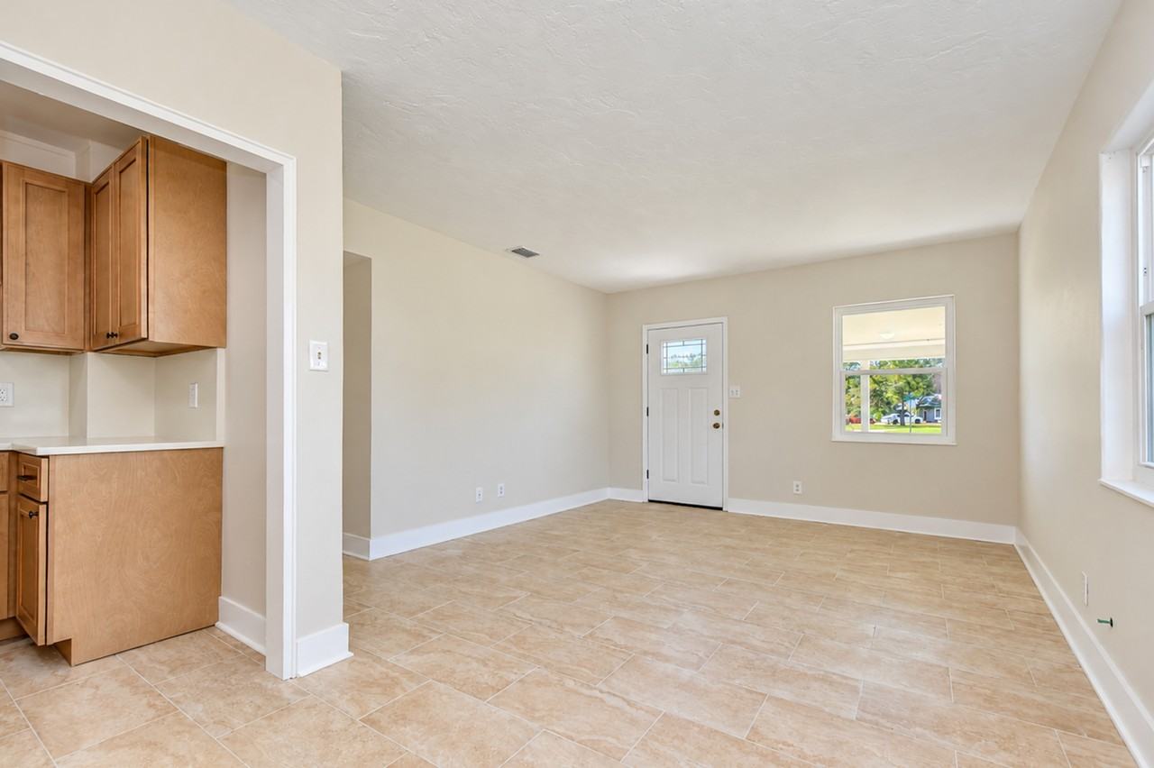 4117 Bay St Ne #1 - Photo 5 of 25