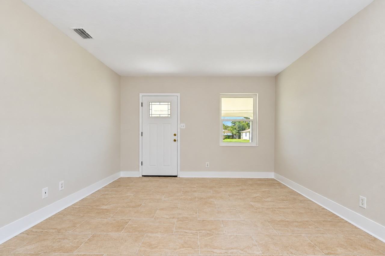 4117 Bay St Ne #1 - Photo 6 of 25