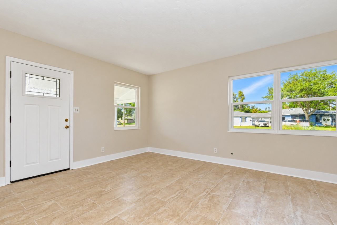 4117 Bay St Ne #1 - Photo 7 of 25