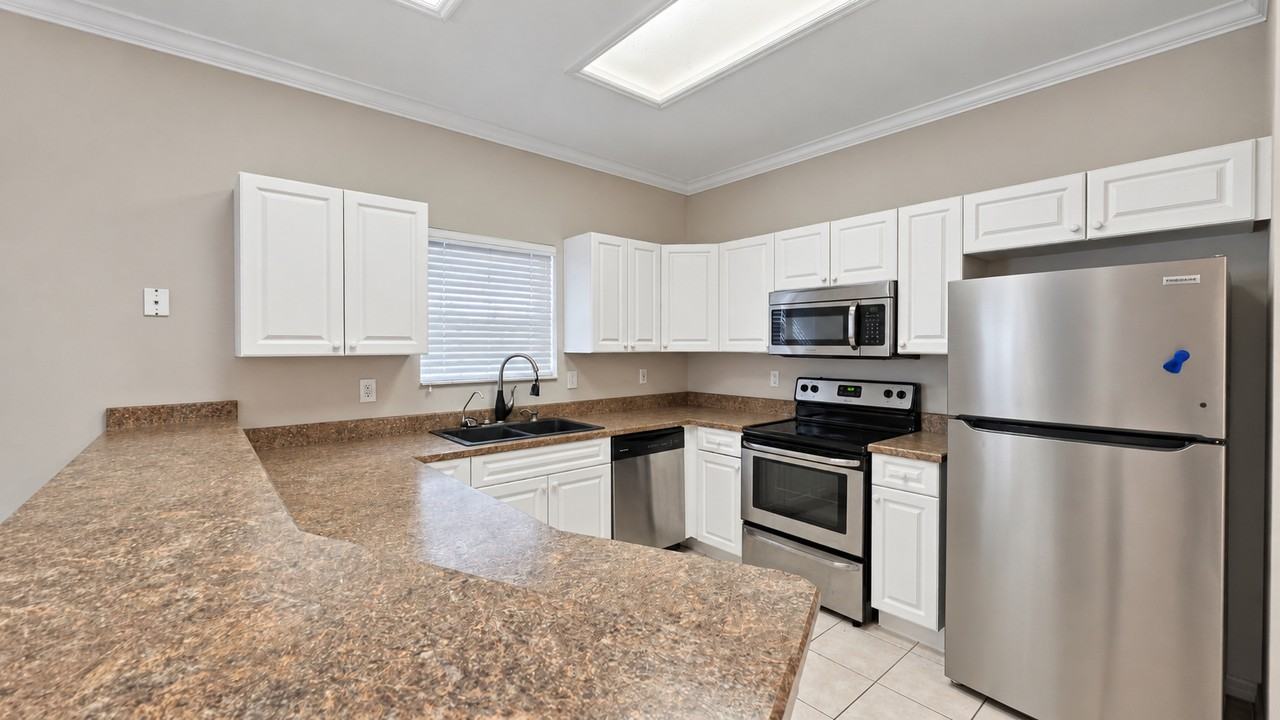 4742 Nw 79th Rd #1 - Photo 5 of 17