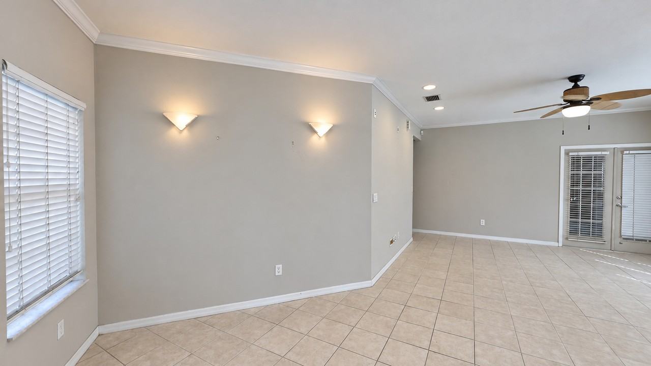 4742 Nw 79th Rd #1 - Photo 6 of 17