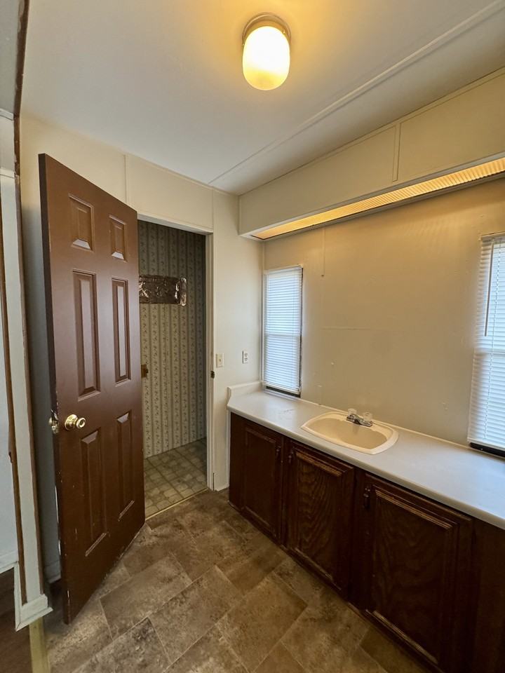 16730 Fort Hampton Rd - Photo 5 of 10