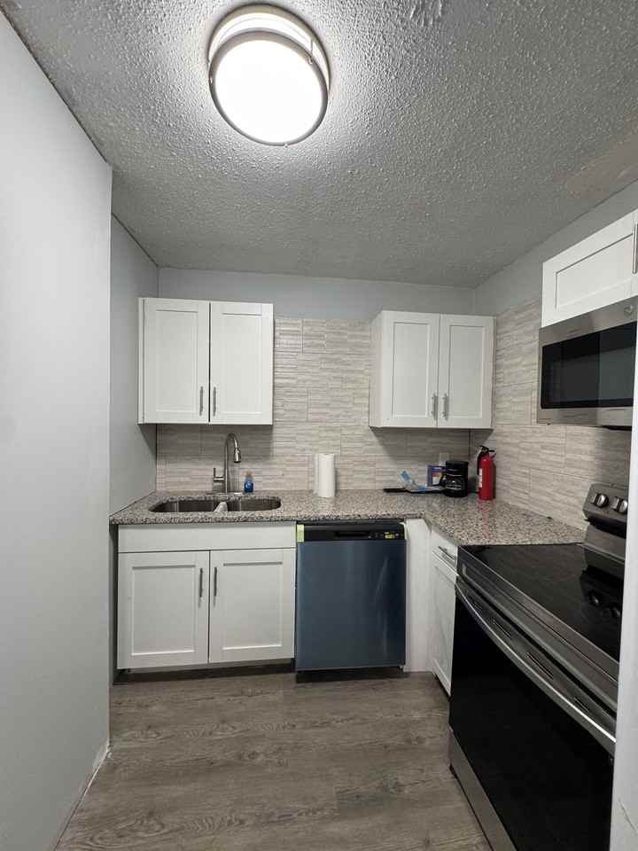 509 Maple St #1 - Photo 5 of 12
