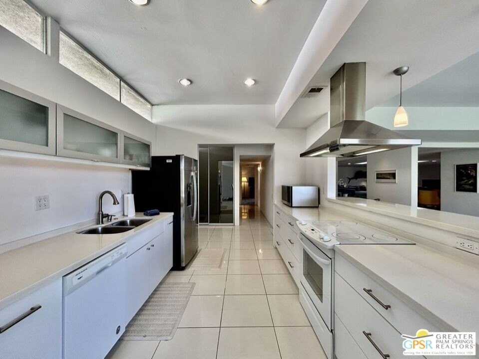 197 Desert Lakes Dr - Photo 6 of 50