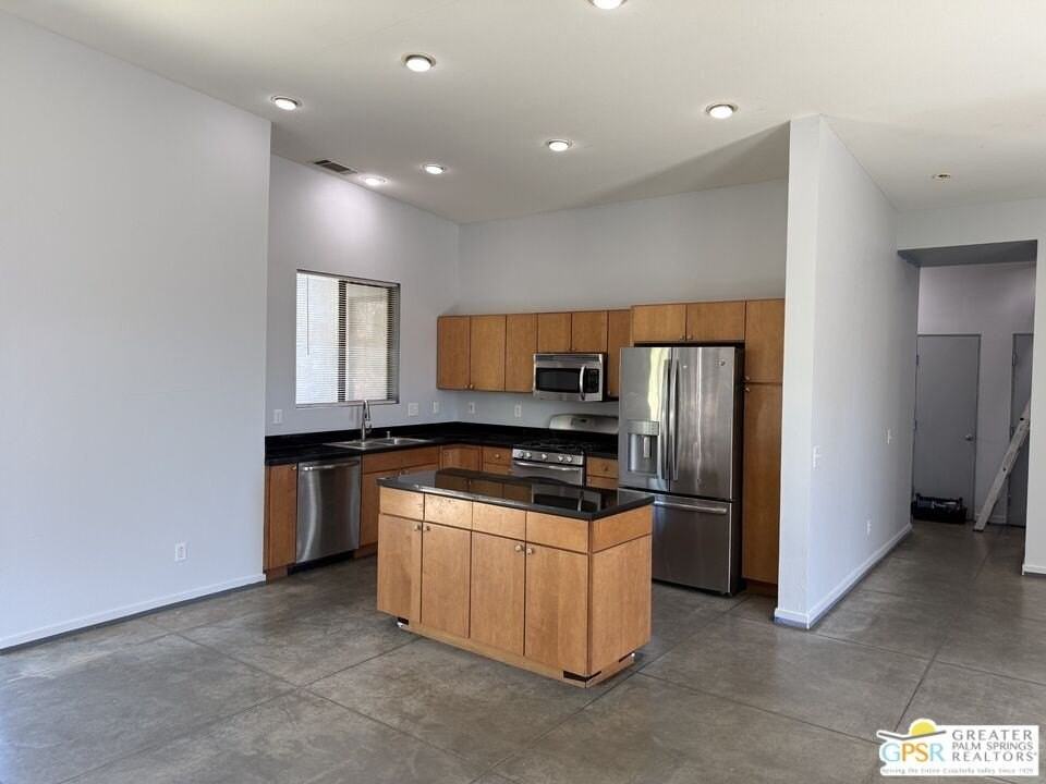 67608 Long Canyon Ln - Photo 2 of 9