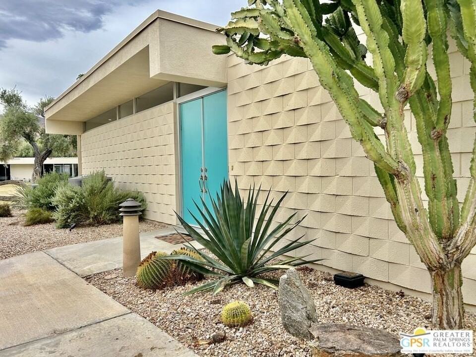 334 Desert Lakes Dr - Photo 2 of 30