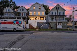 featured image of 418 N Main St