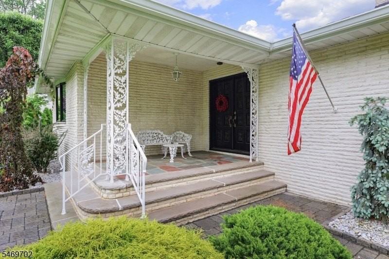 650 Riverside Dr - Photo 4 of 23