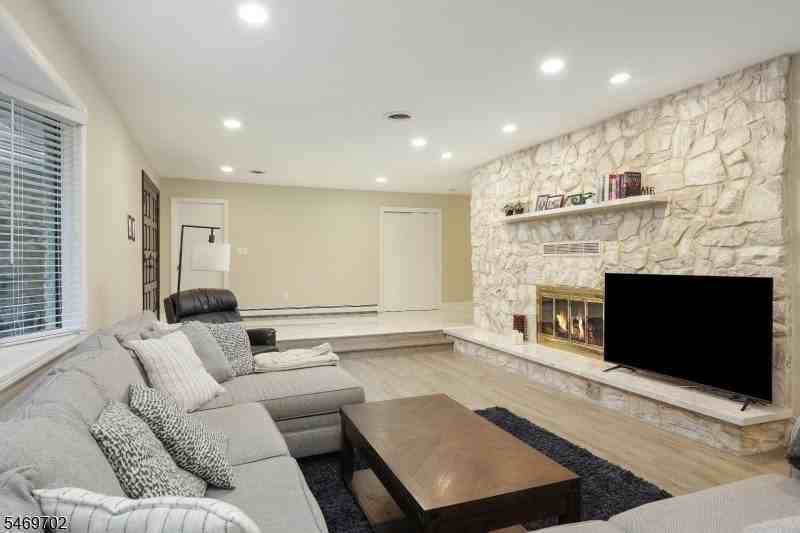 650 Riverside Dr - Photo 7 of 23