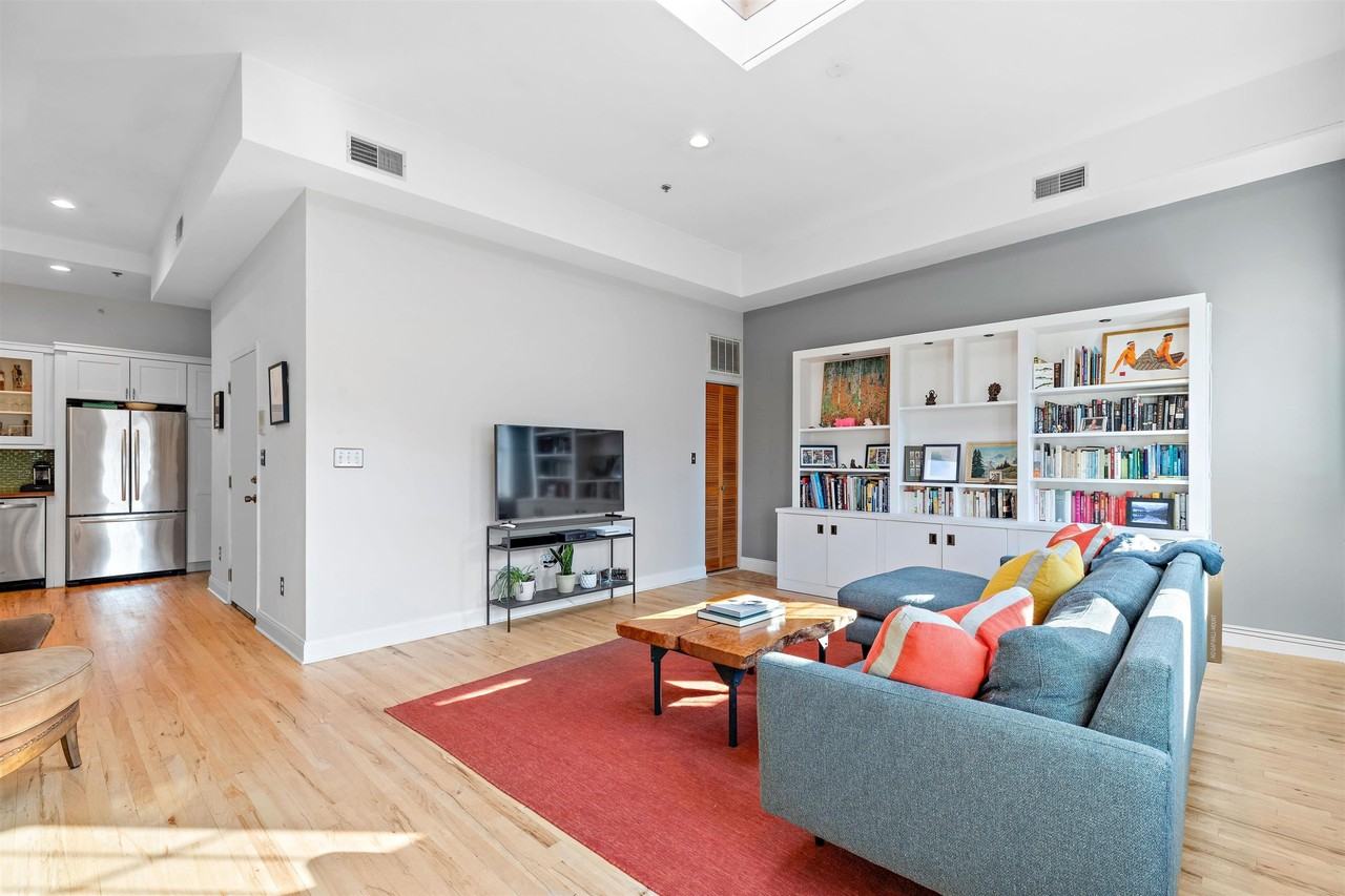 713 Adams St #4 - Photo 2 of 16